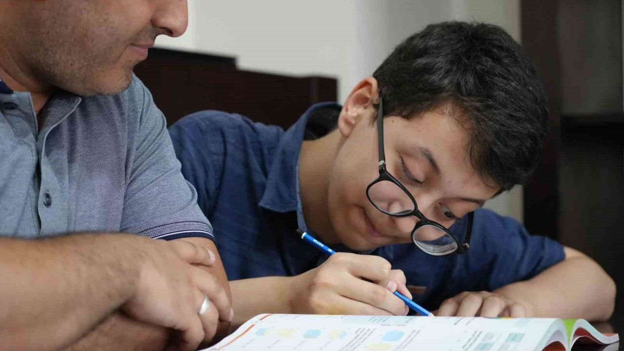 LGS’de engel tanımayan başarı öyküsü: Günde 2 saat çalışabildi, Türkiye birincisi oldu