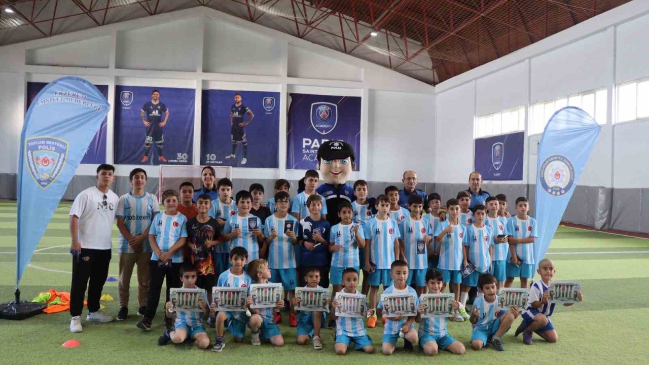 Polisten çocuklara seminer