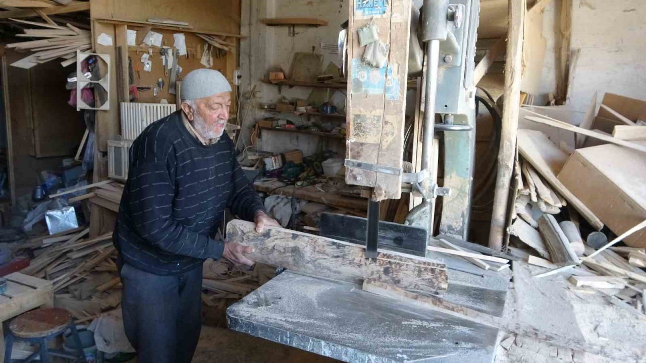 Malatyalı usta 73 yıldır ağaçlara şekil veriyor