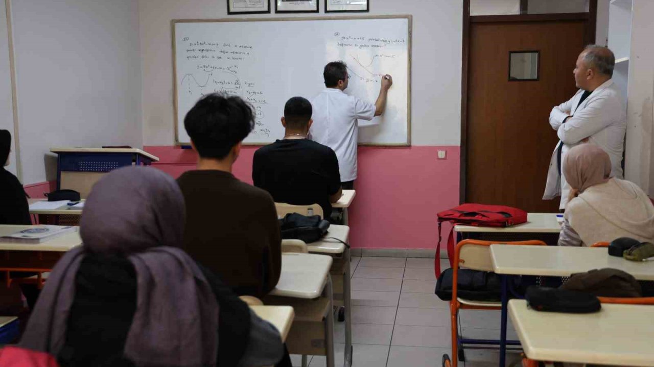 Uzmanlardan ebeveynlere öğrencilere ‘rehberlik edin’ tavsiyesi