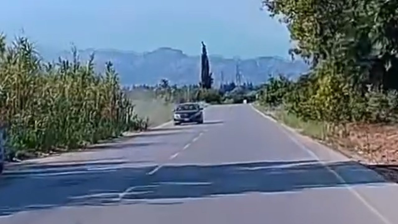 Anne ve kızının yaralandığı kazada otomobilin şarampole düştüğü anlar kamerada