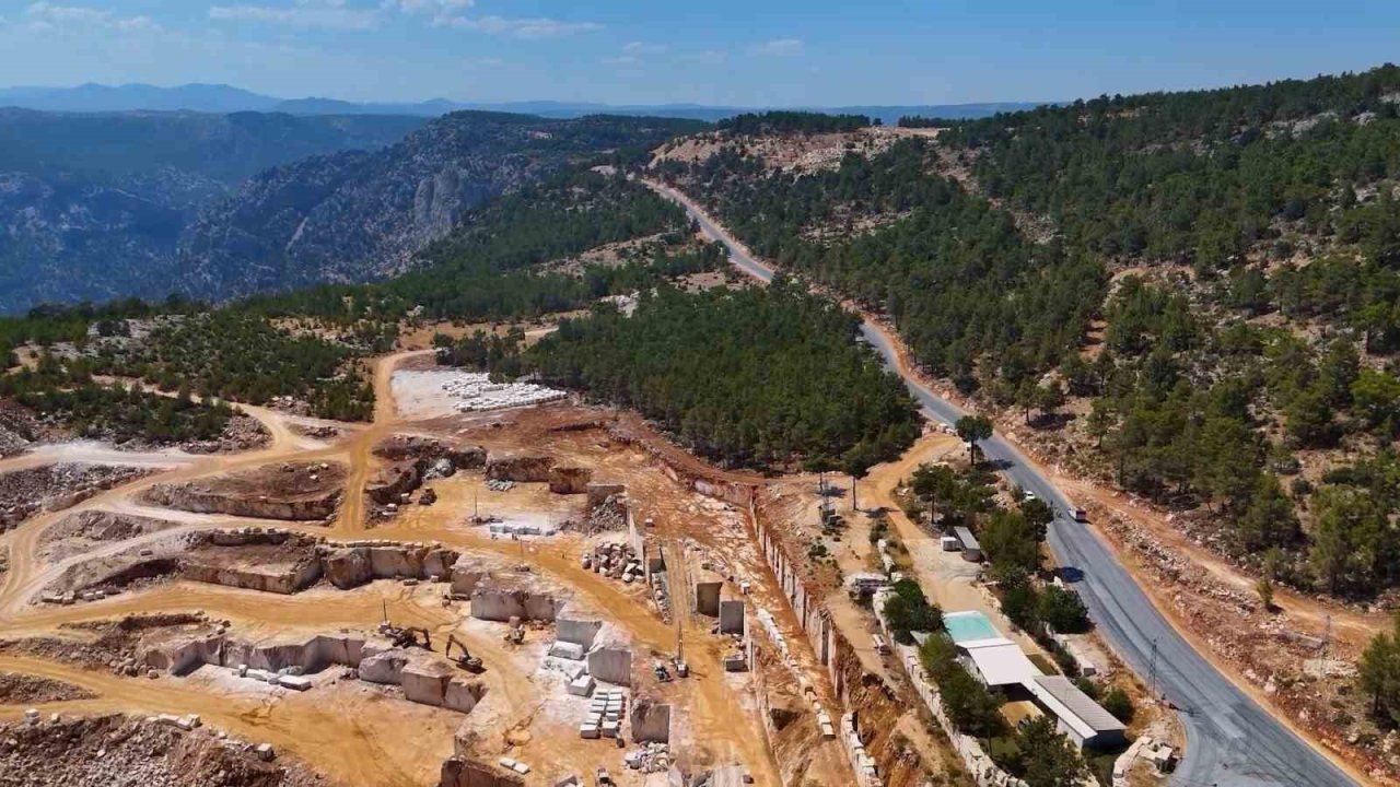 Gülnar’da 30 kilometrelik grup yolu yenileniyor