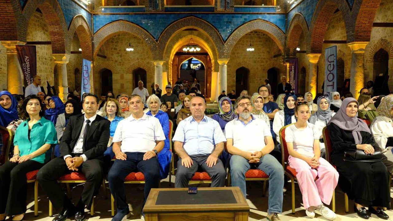 8 asırlık Gökmedrese’de manevi ezgiler yankılandı