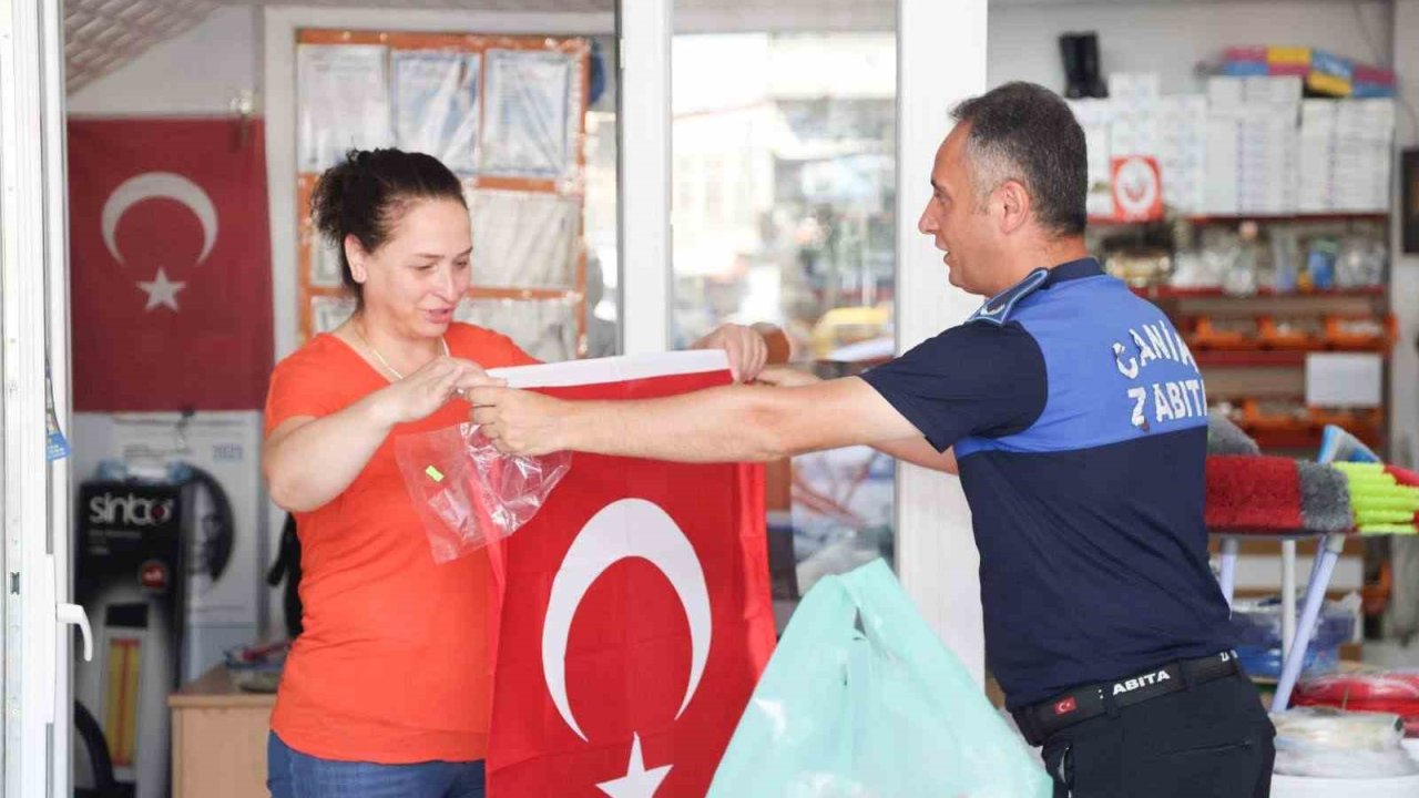 Canik kırmızı-beyaz: Caddeler Türk bayraklarıyla donatıldı