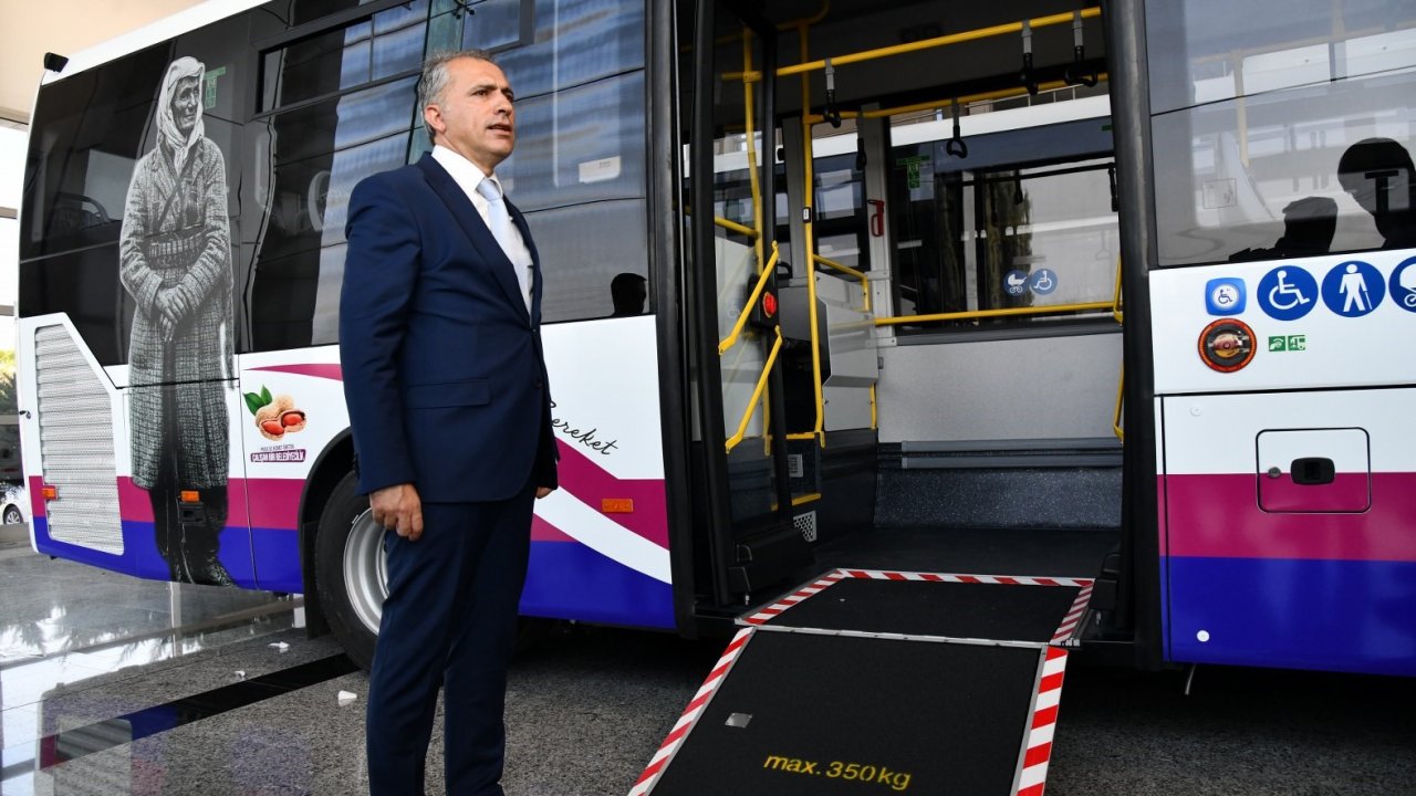 Osmaniye Belediyesi’nin yeni otobüsleri yola indi