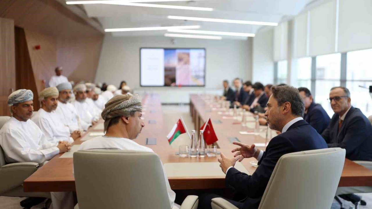 Bakan Bayraktar, Umman Enerji ve Madenler Bakanı Al Aufi ile görüştü