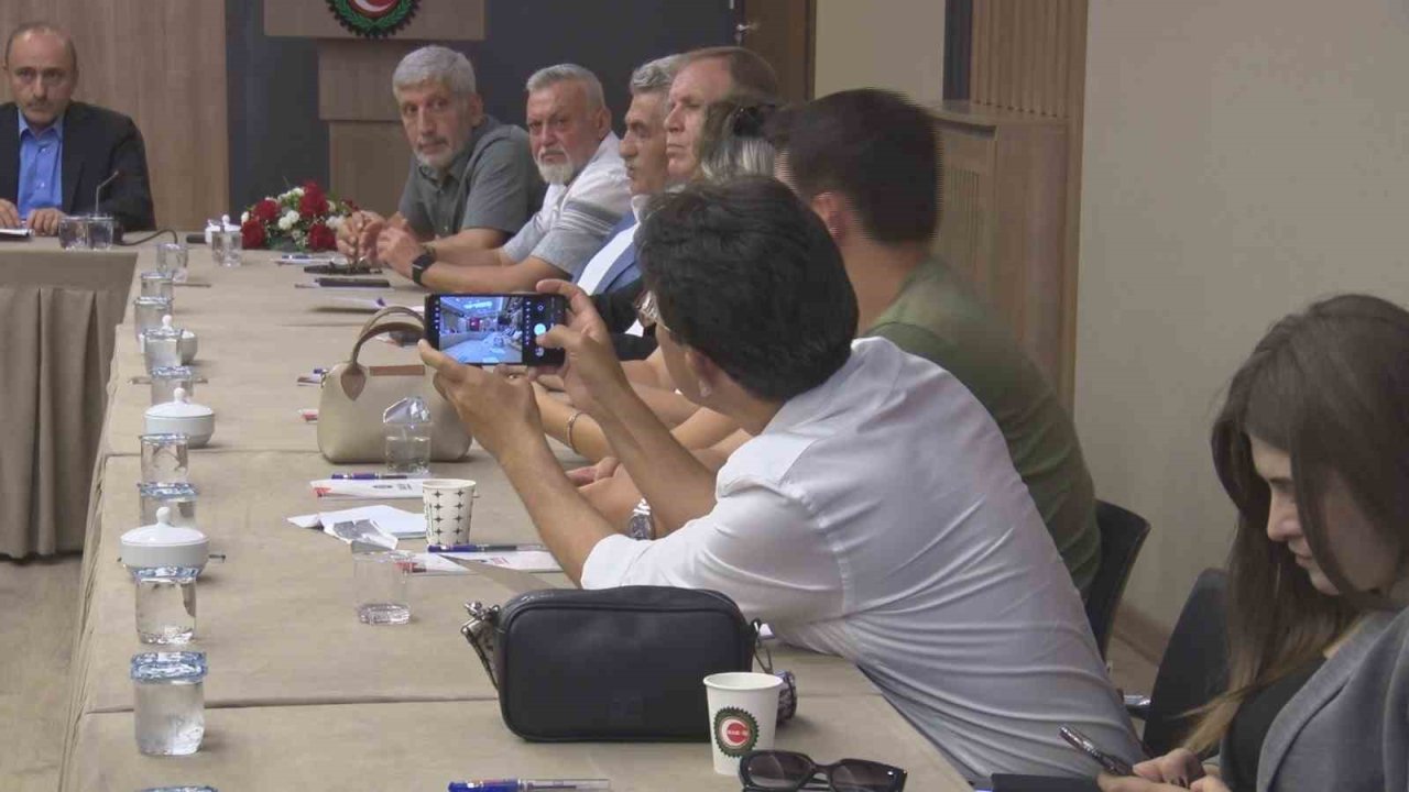 HAK-İŞ Genel Başkanı Arslan: "Toplu iş sözleşmesi sürecini havada olan uçak olarak değerlendiriyoruz"