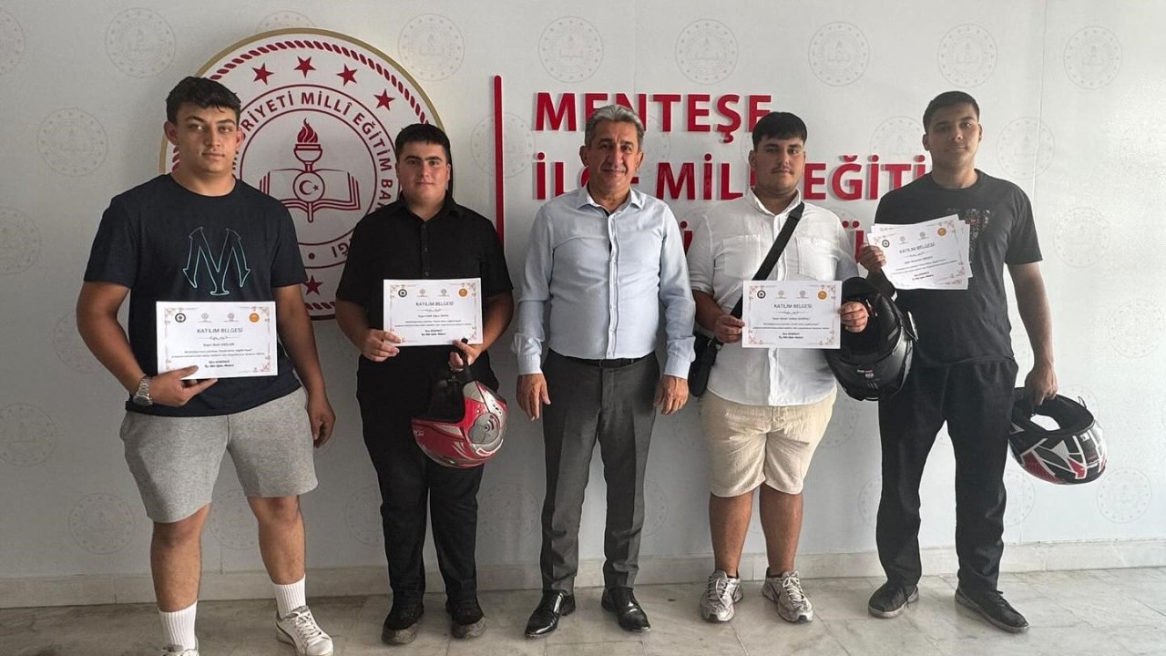 Menteşe’de Kaskom projesinde öğrencilere belgeleri takdim edildi