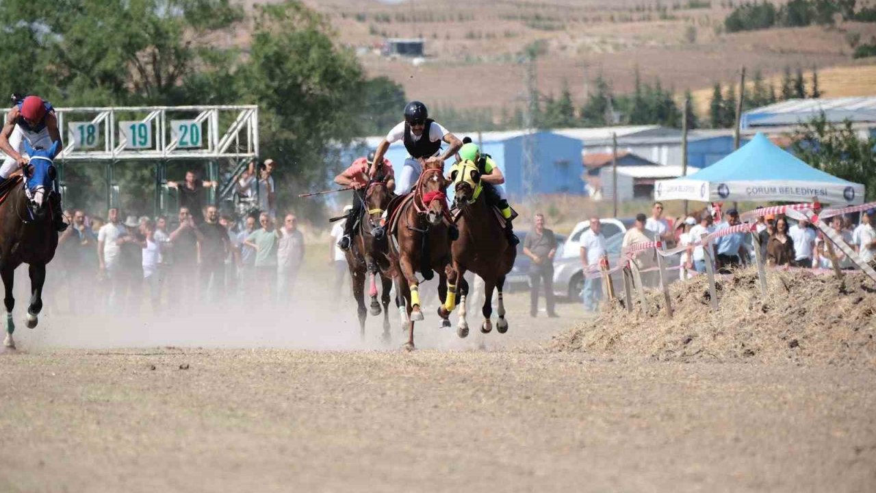 Çorum’da at yarışları nefes kesti