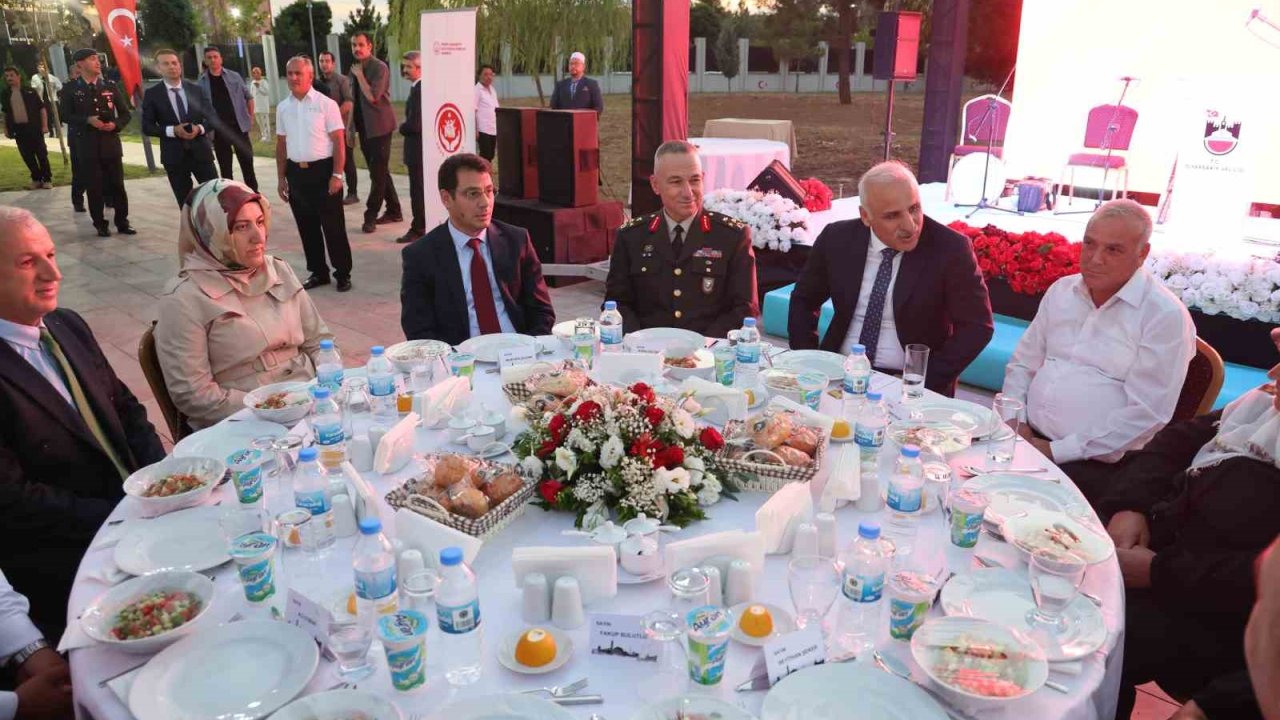 Diyarbakır Valisi Zorluoğlu, şehit yakınları ve gazilerle bir araya geldi