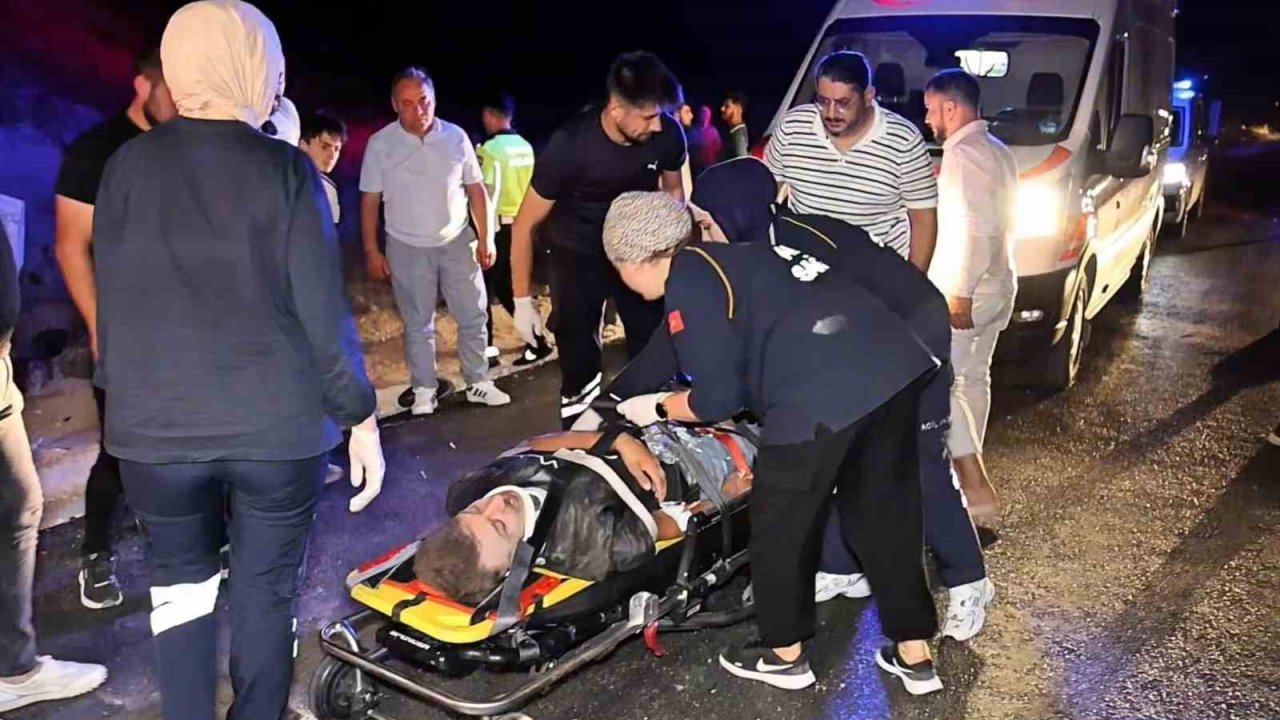 Alkollü ve ehliyetsiz sürücünün kontrolünden çıkan araç şarampole takla attı: 2 yaralı