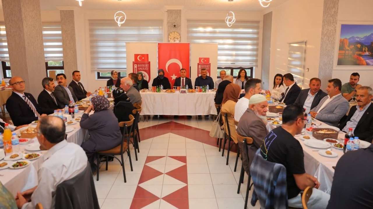Bayburt’ta şehit aileleri ve gaziler onuruna yemek programı düzenlendi