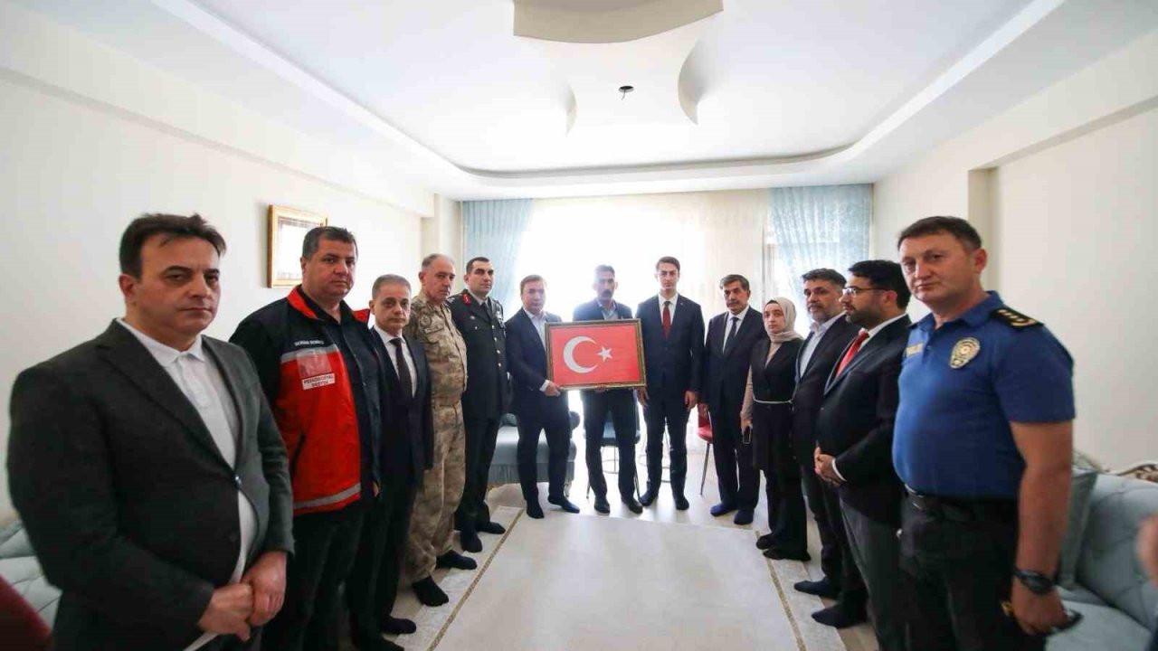 Vali Aydoğdu, Gazi Çatma’yı evinde ziyaret etti