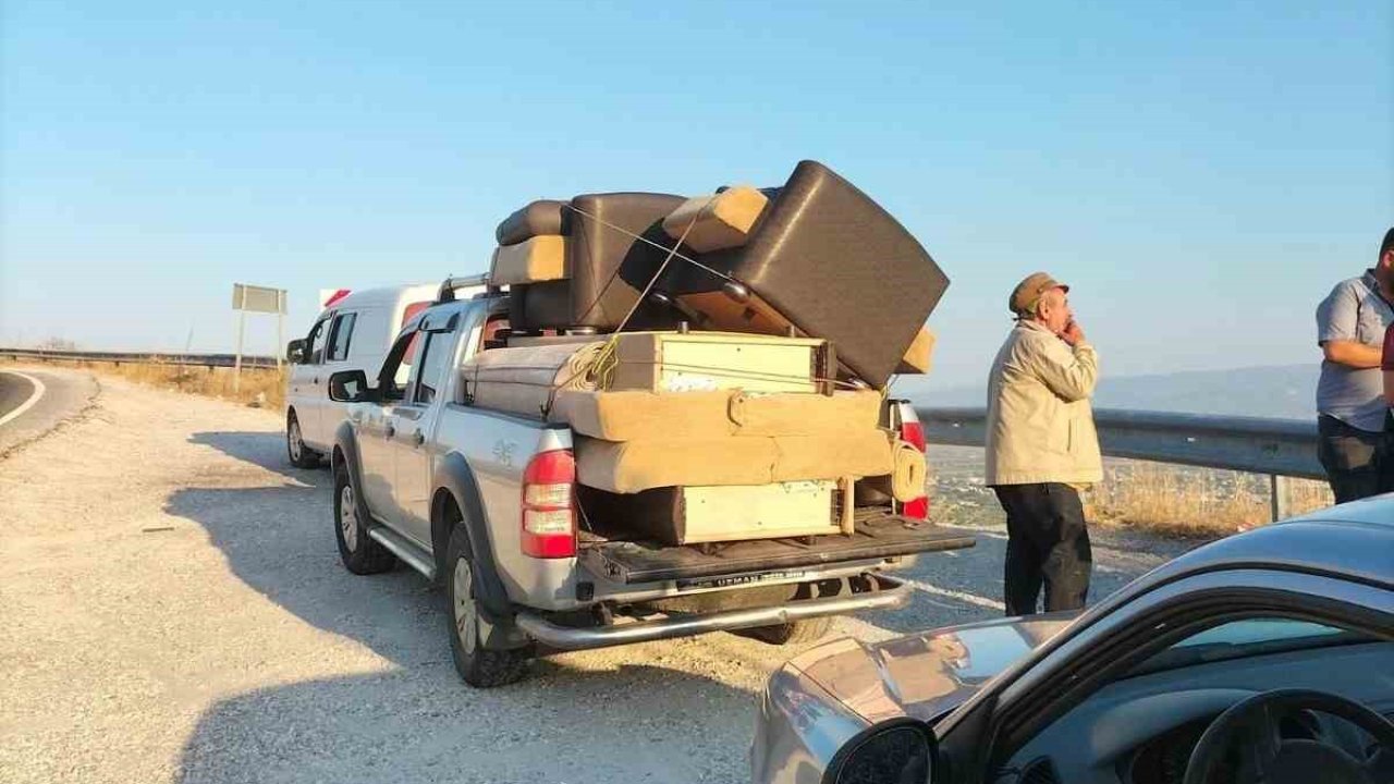 Aydın’dan İzmir’e yardım eli uzandı, topladıkları eşyaları teslim ettiler