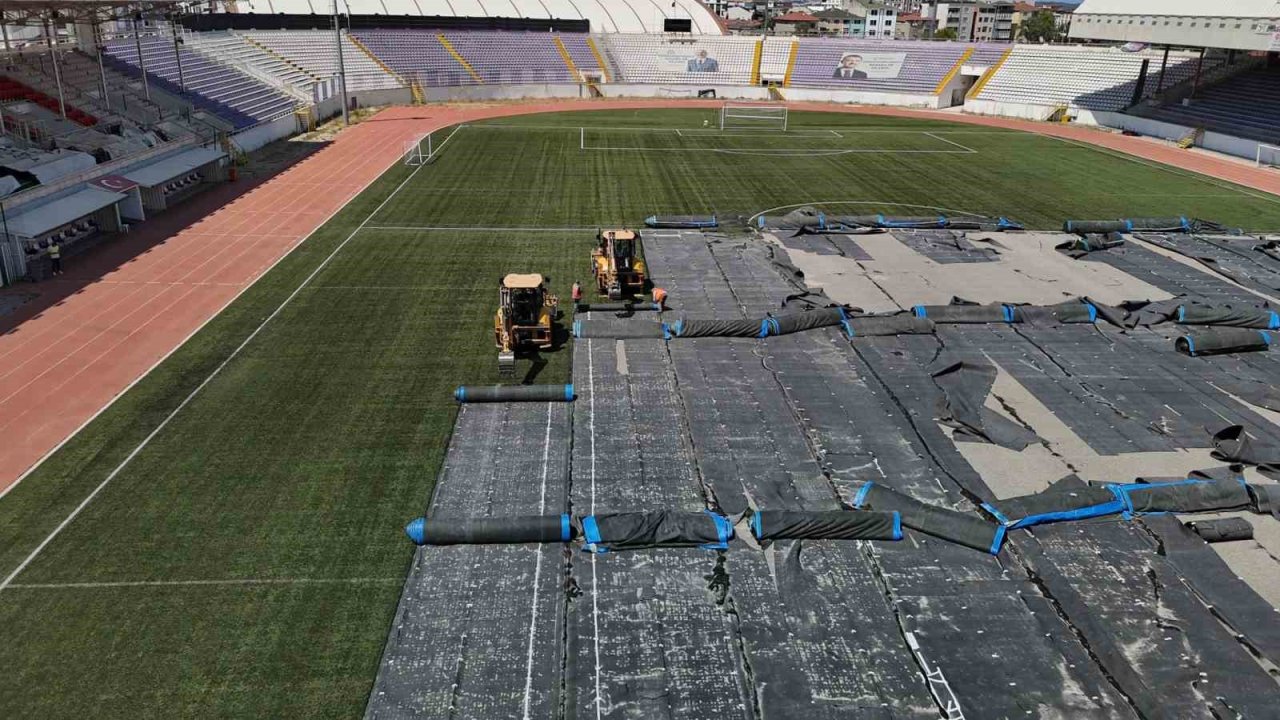 Alaettin Kurt Stadyumu’nda doğal çim dönemi başlıyor