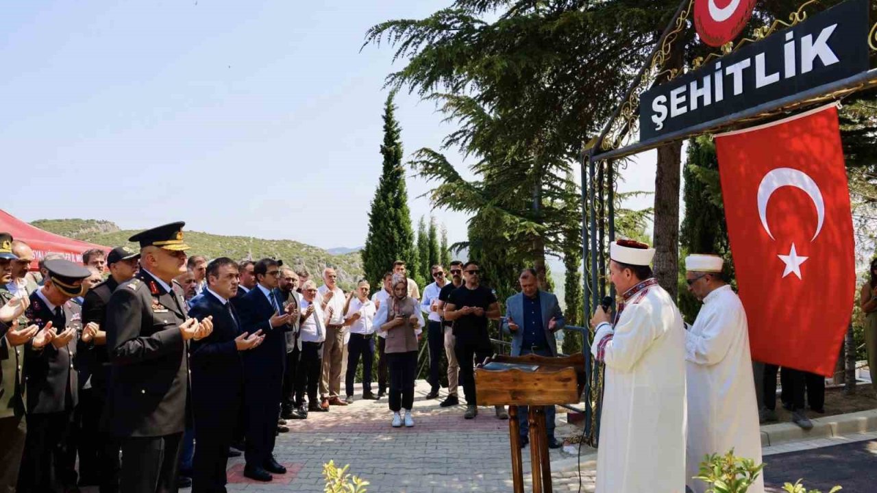 Bilecik’te 15 Temmuz Demokrasi ve Millî Birlik Günü dolayısıyla şehitlik ziyaret edildi
