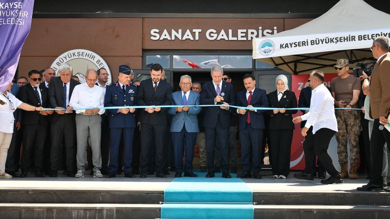 Kayseri Büyükşehir, 15 Temmuz’un ruhunu sanatla anlattı: ‘Zaferin Adı Türkiye’ sergisi açıldı