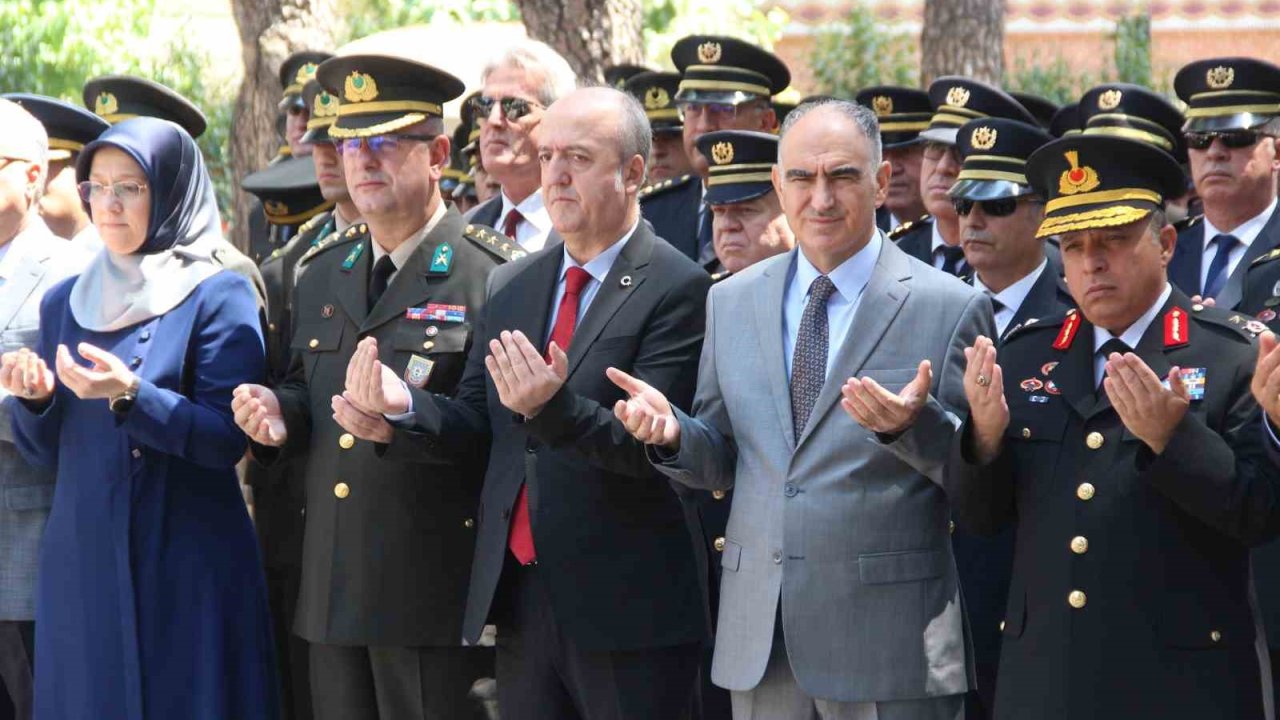 Manisa’da 15 Temmuz şehitleri dualarla anıldı