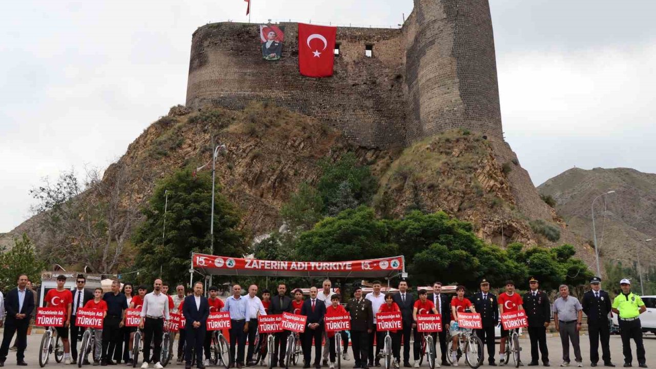 Oltu’da 15 Temmuz Demokrasi ve Millî Birlik Günü etkinlikleri düzenlendi