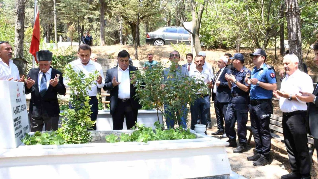 Emet’te şehit mezarları ve şehit aileleri ziyaret edildi