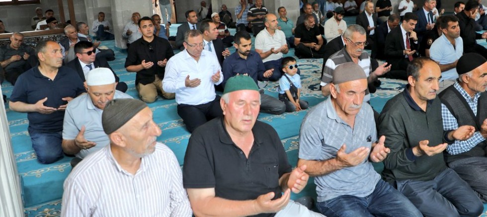 Kars'ta 15 Temmuz Şehitleri için Mevlid Programı Düzenlendi