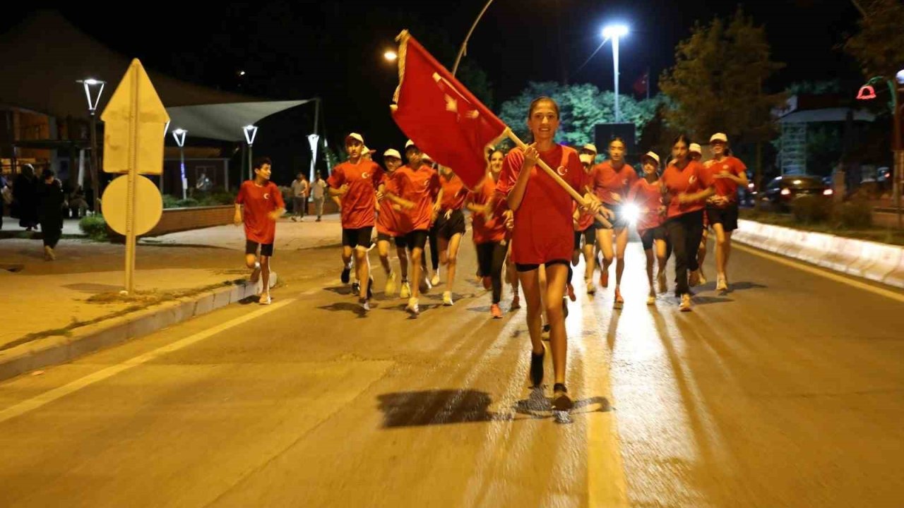Şehitlerin emaneti sancak, dualarla Vali Koç’a teslim edildi