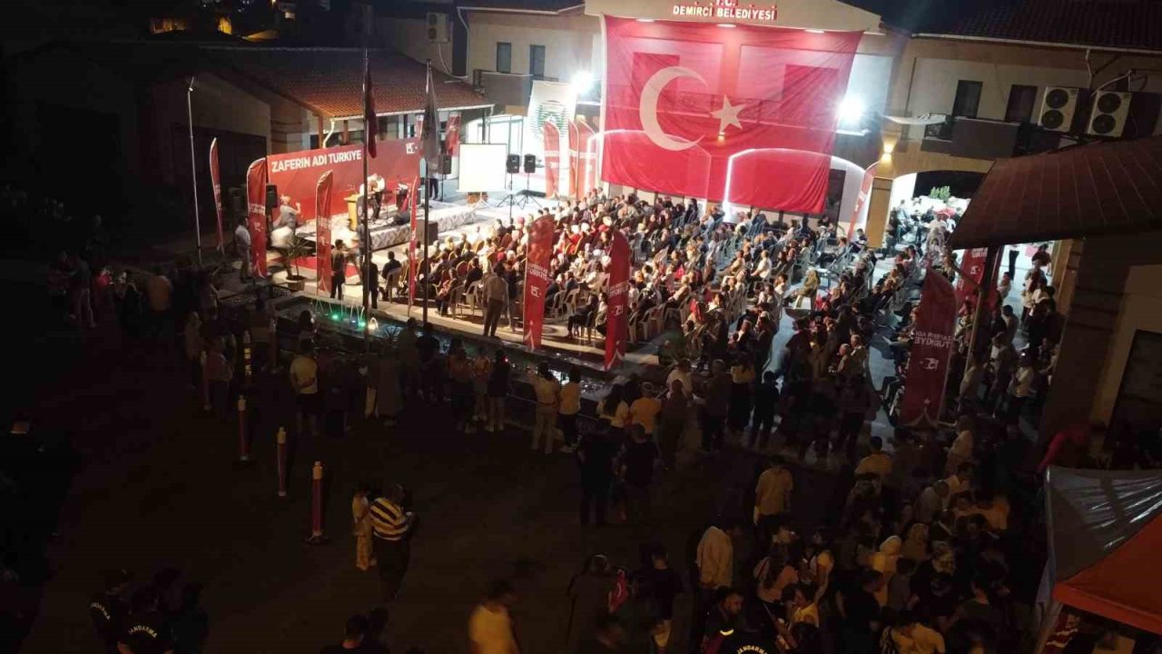 Demirci’de demokrasi nöbeti