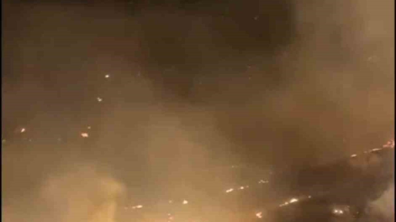 Çanakkale’de çıkan orman yangınında yoğun rüzgar ve alevlerle mücadele devam ediyor