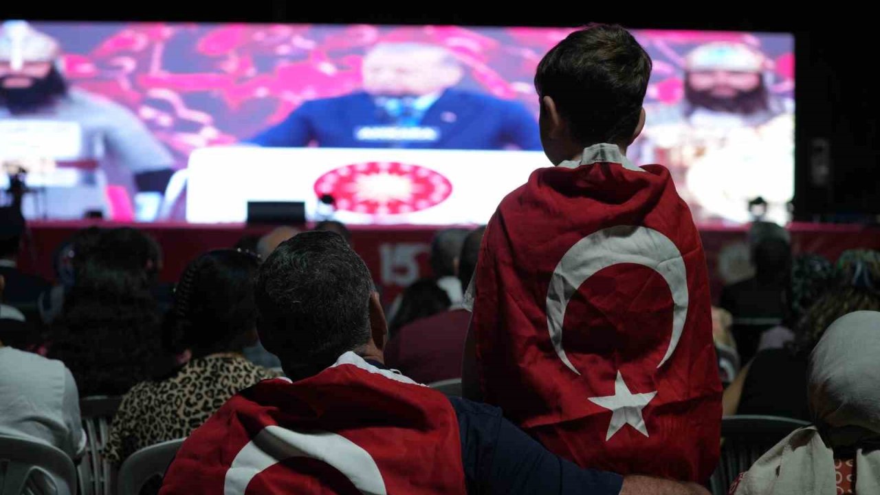 İhanetin karşısında milletin zaferi 9. yılında: Aynı ruhla yeniden meydanlar doldu