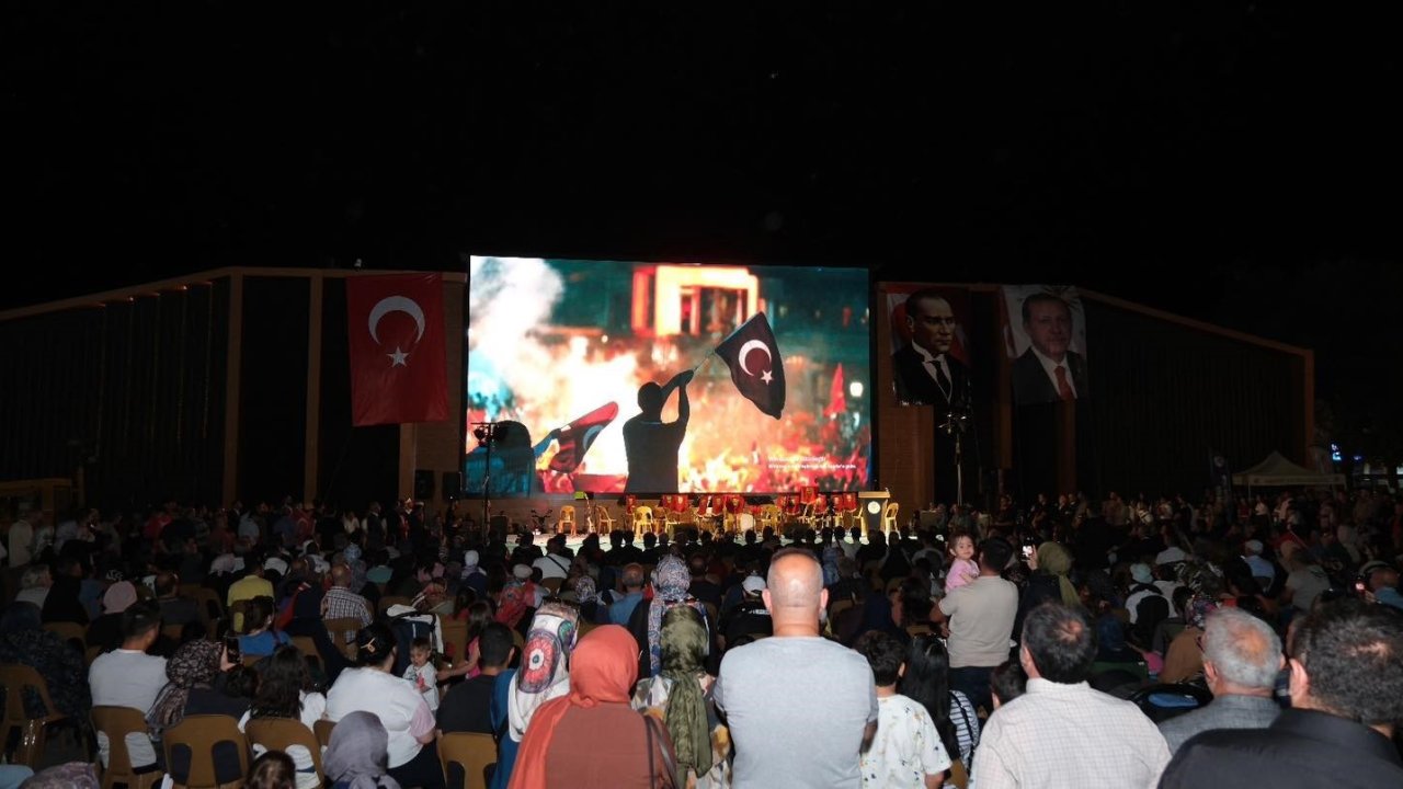 Erzincan’da vatandaşlar 15 Temmuz’da tek yumruk oldu