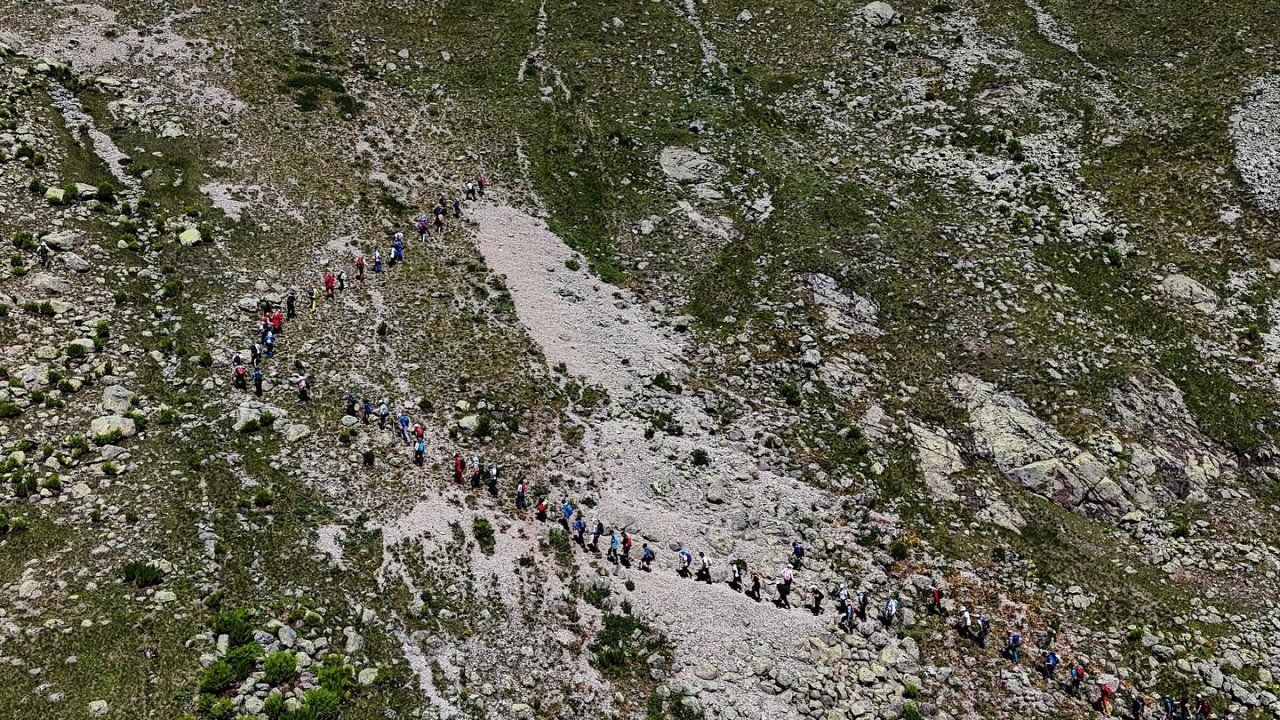 Doğaseverler Giresun’un zirvelerinde buluştu