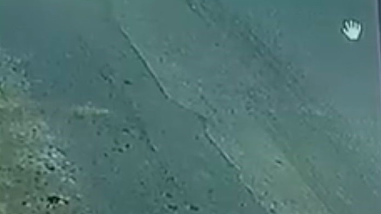 Siverek’te otomobilin yayalara çarptığı an güvenlik kamerasında