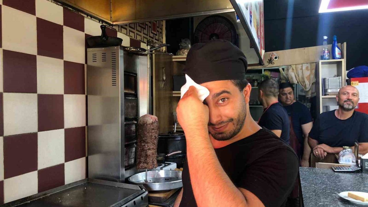 Döner ustalarının iki sıcak arasındaki zorlu mücadelesi
