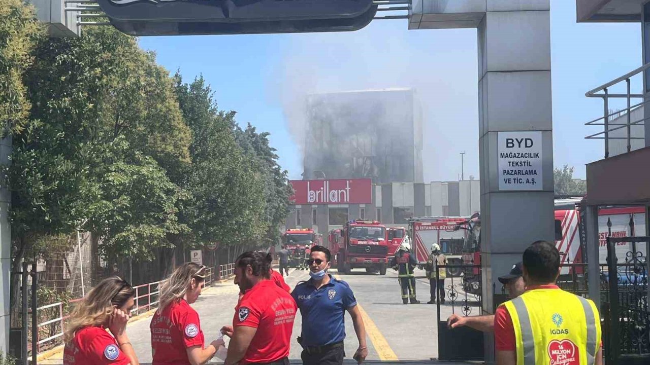 Esenyurt’ta tekstil fabrikasında korkutan yangın