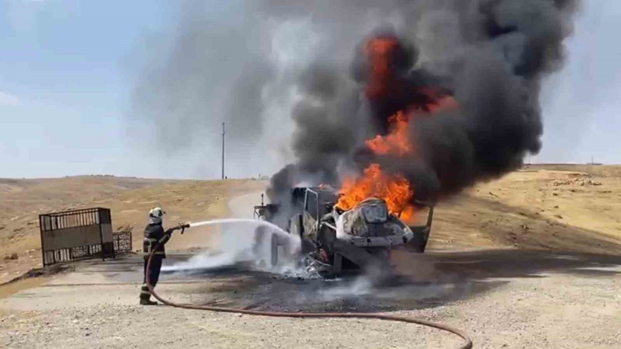 Batman’da petrol sahasında vinç alev alev yandı