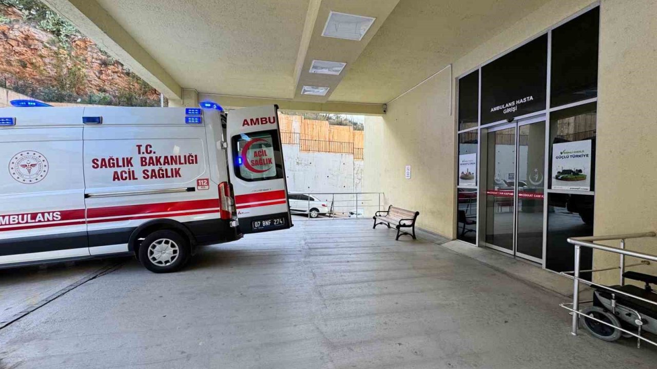 Gazipaşa’da inşattan düşen işçi ağır yaralandı