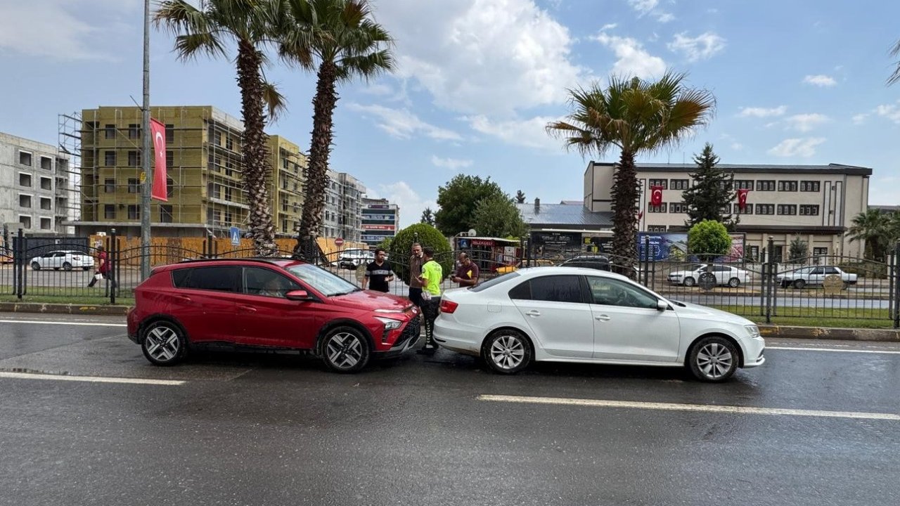 Adıyaman’da iki otomobil çarpıştı: 2 Yaralı