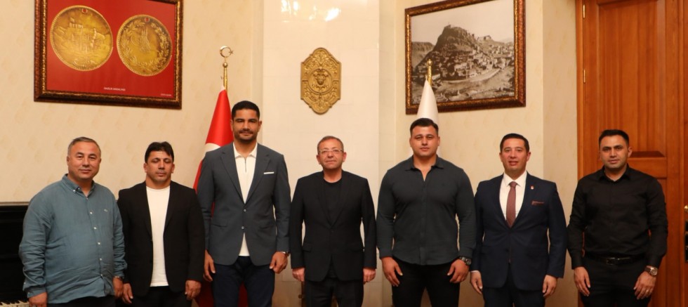 Kars Valisi Ziya Polat, Dünya Şampiyonlarını Makamında Ağırladı