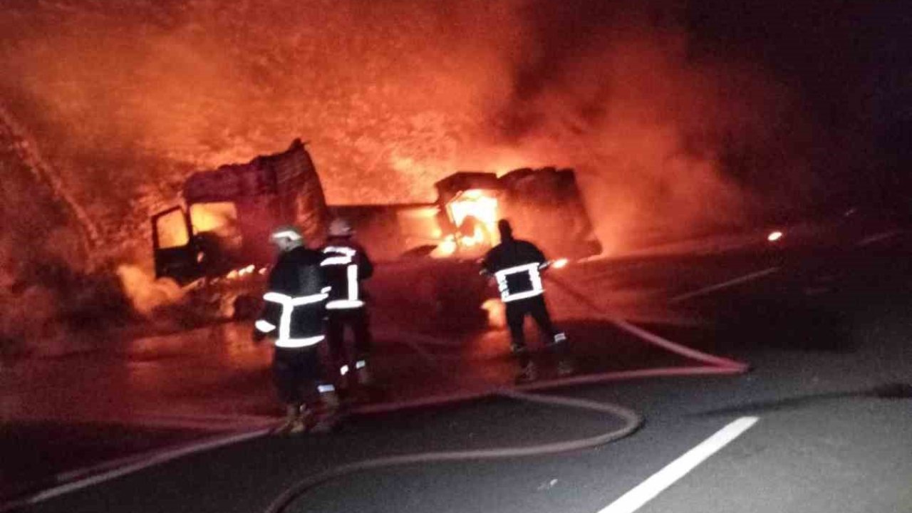 Şanlıurfa’da devrilen akaryakıt tankeri alev alev yandı