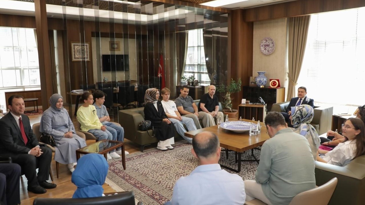 Vali Musa Işın, LGS 2025 Türkiye birincilerini makamında ağırladı