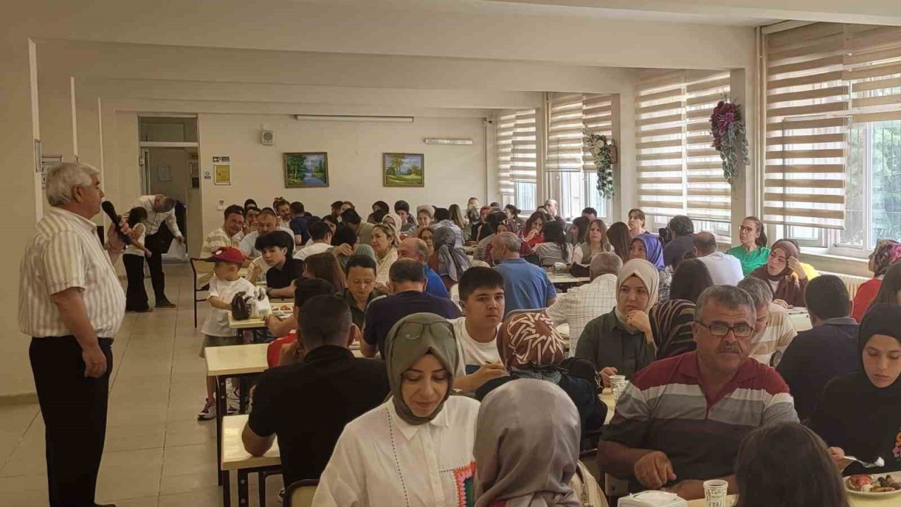 LGS’de ilk 75’e girenlere kahvaltı ve okul tanıtımı