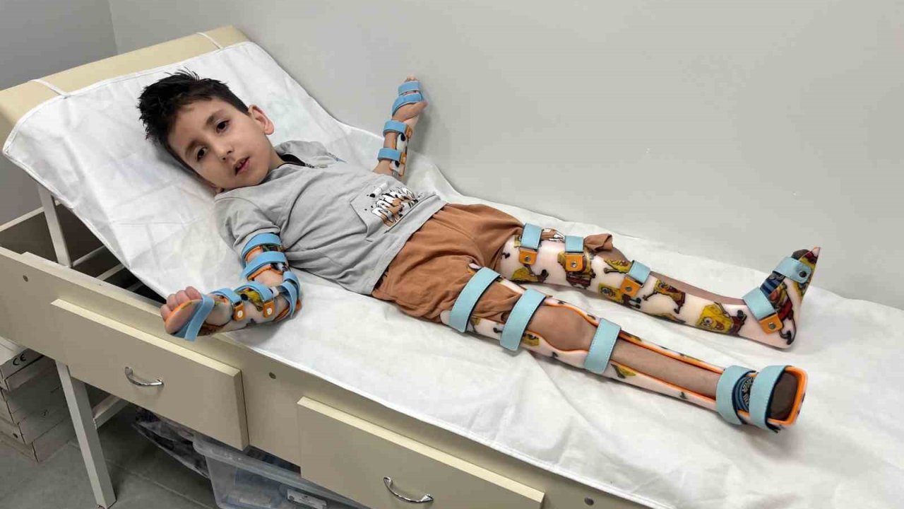 İHA’nın haberinden sonra yardımlar devam eden çocuğa KAFO cihazı alındı