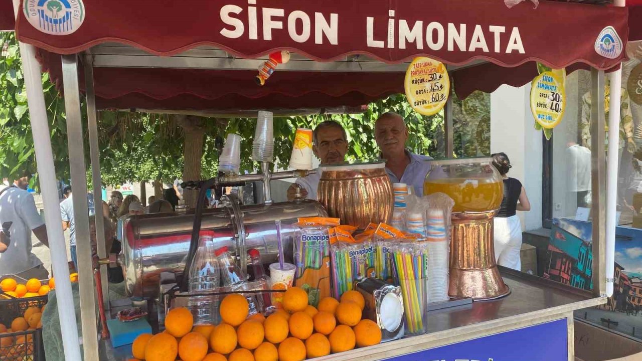 Portakal arabası 80 yıldır Eskişehir sokaklarında