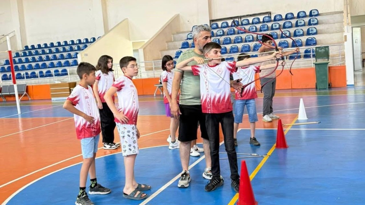 Sarıgöl’de ilk kez okçuluk kursu açıldı