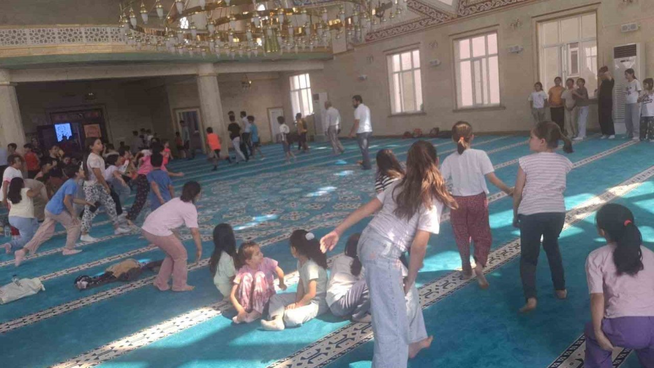 Kur’an kursu öğrencileri çocuk şenliği ile eğlendi