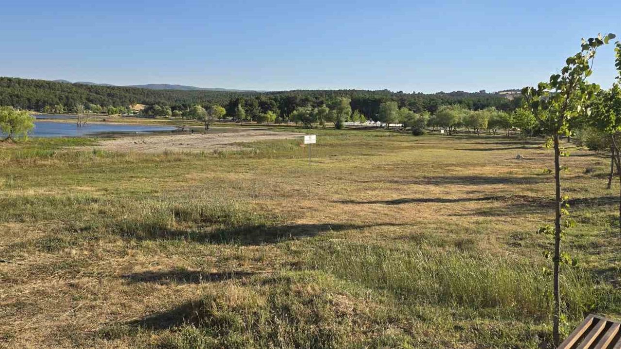 Pelitözü Gölet’ini kuraklık vurdu, sular 50 metre çekildi