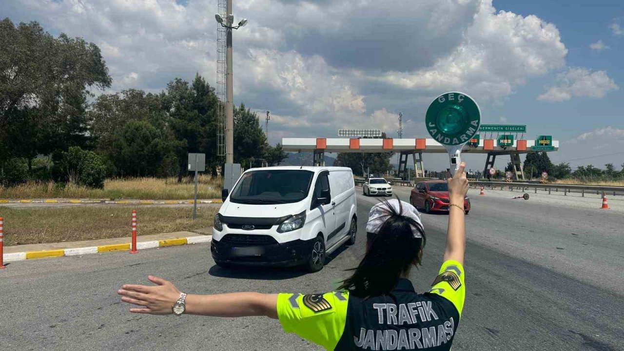 Otobanda yaya olarak kaçmaya çalışan düzensiz göçmen yakalandı