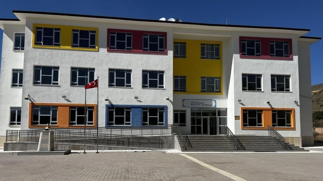 Erdem Beyazıt İmam Hatip Ortaokulunda 12 öğrenci hafızlık eğitimini tamamladı