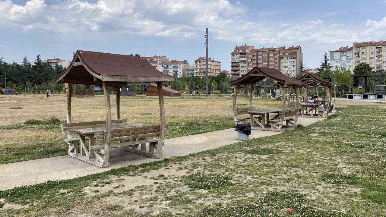 Küçük kıza akran zorbalığı yapan 3 şüpheli mahkemeye çıkmadan tahliye oldu