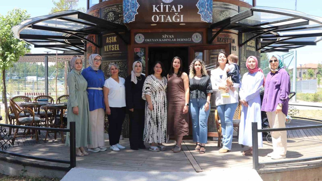 Sivas’ta kadınlar kadın programları izlemek yerine kitap okuyor